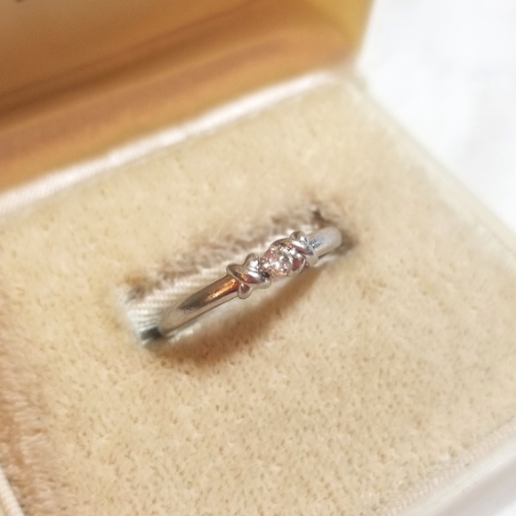 DIAMOND Platinum Vintage Ring - Picture 4 of 8